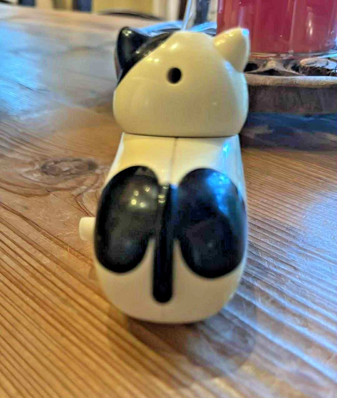 VERY RARE Daiso Japan Moving Cat Motorized Head Turns Blue Eyes