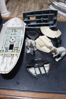 Lote de piezas de transporte rebelde Star Wars vintage y 2 tauntauns