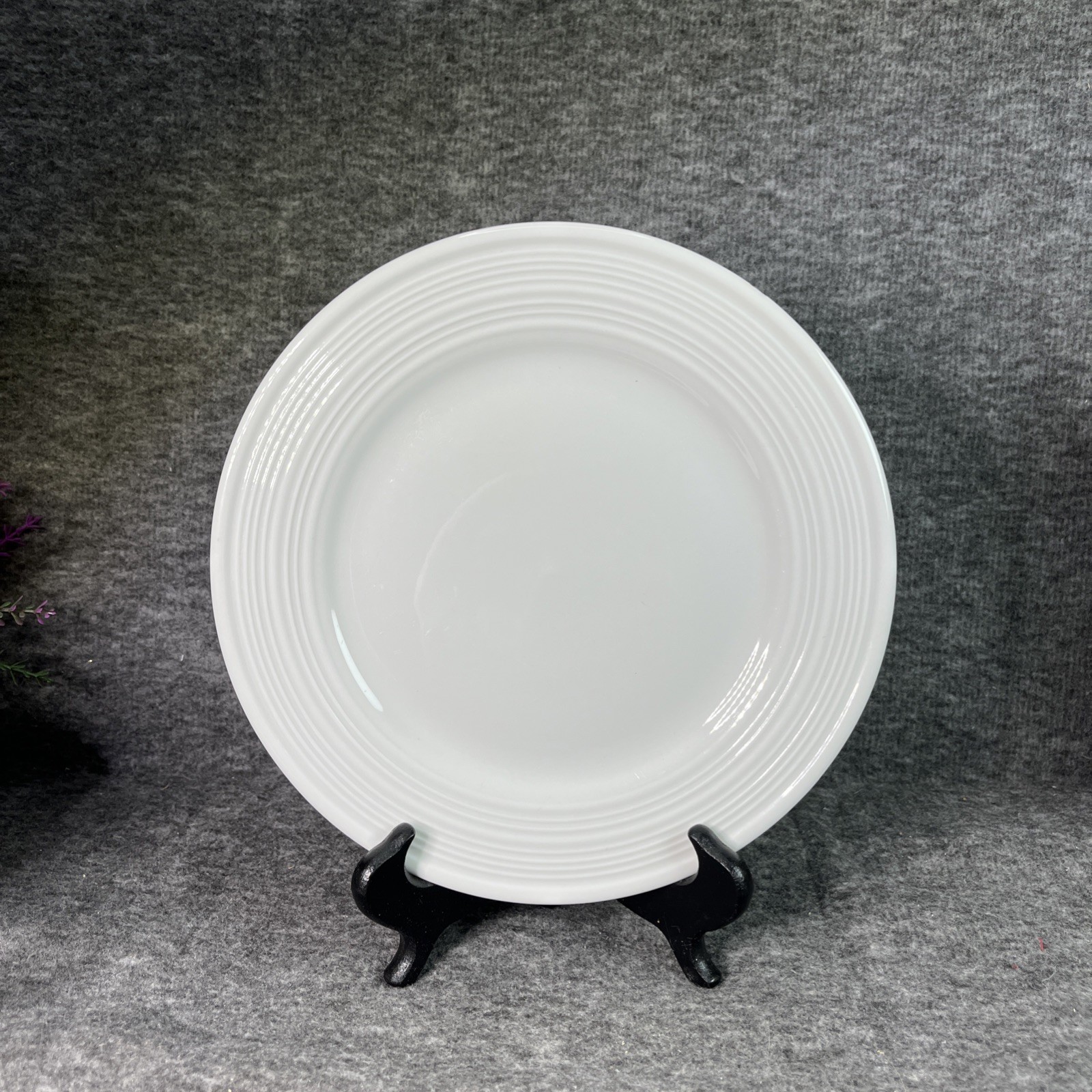 Gibson Home Embossed Rim Ceramic 7.5&rdquo; Salad Plate in White