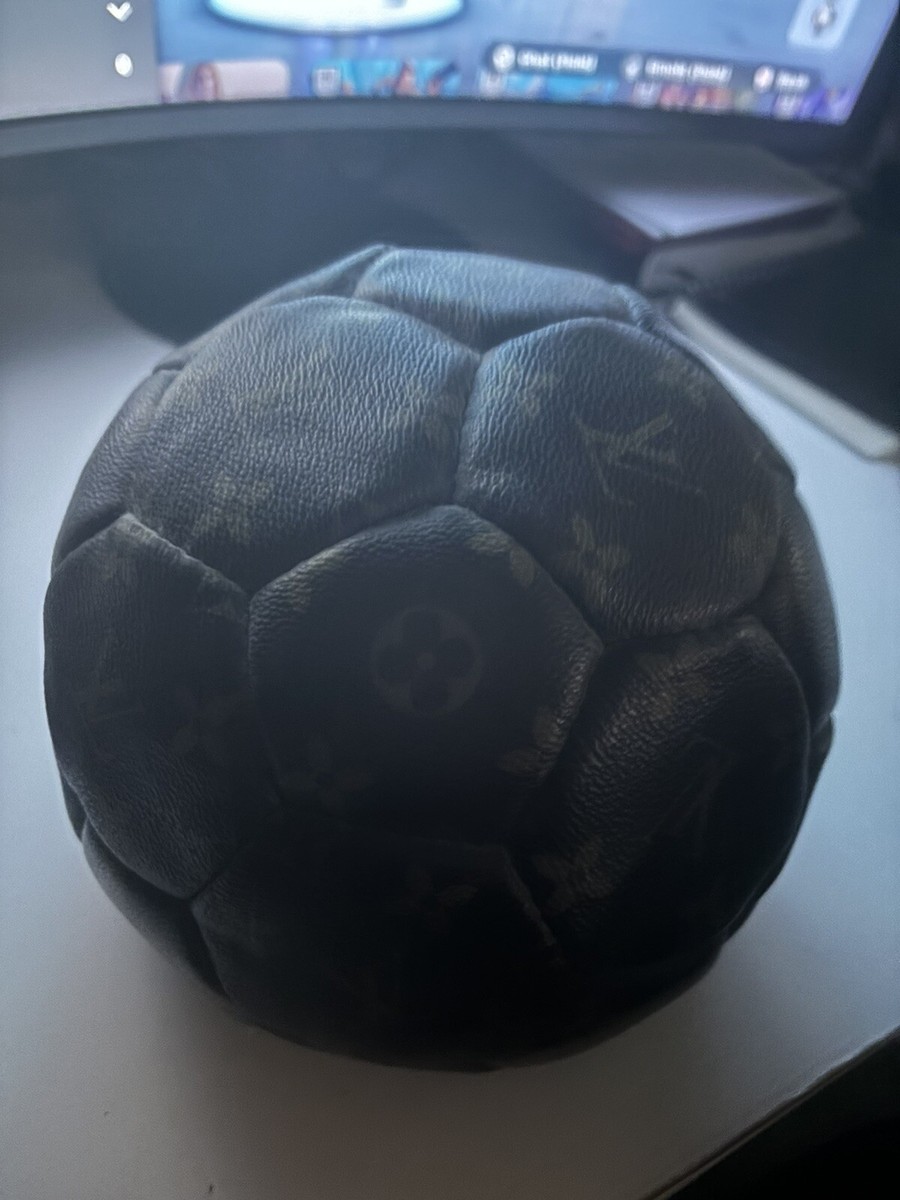 ヴィトン サッカーボール 2002 Auth. Louis Vuitton Vintage LV Monogram Soccer Ball FIFA