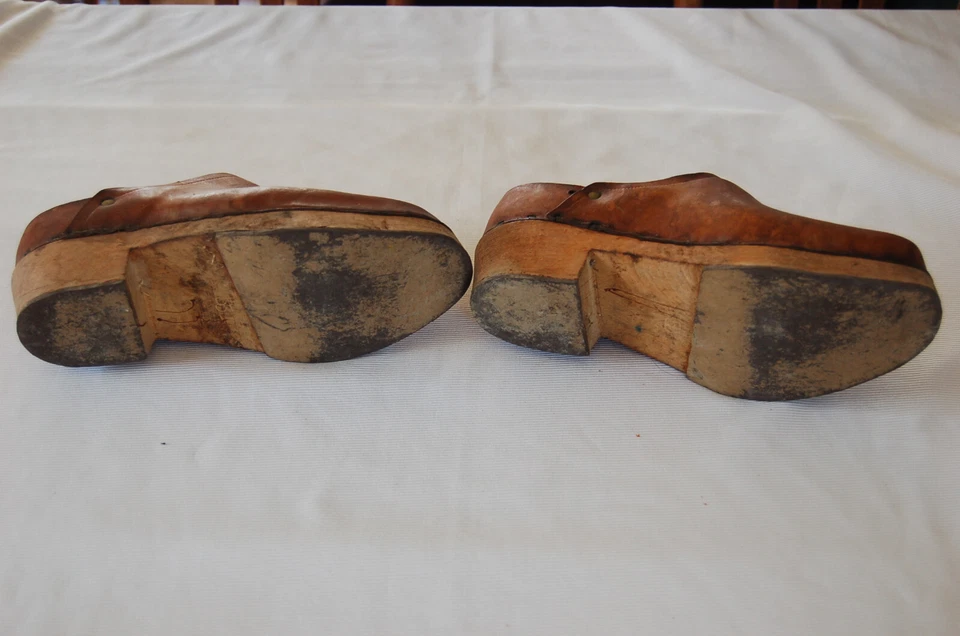 Sabot ancien bois et cuir  , décoraration chalet , montagne, artisanal , - Photo 4/4