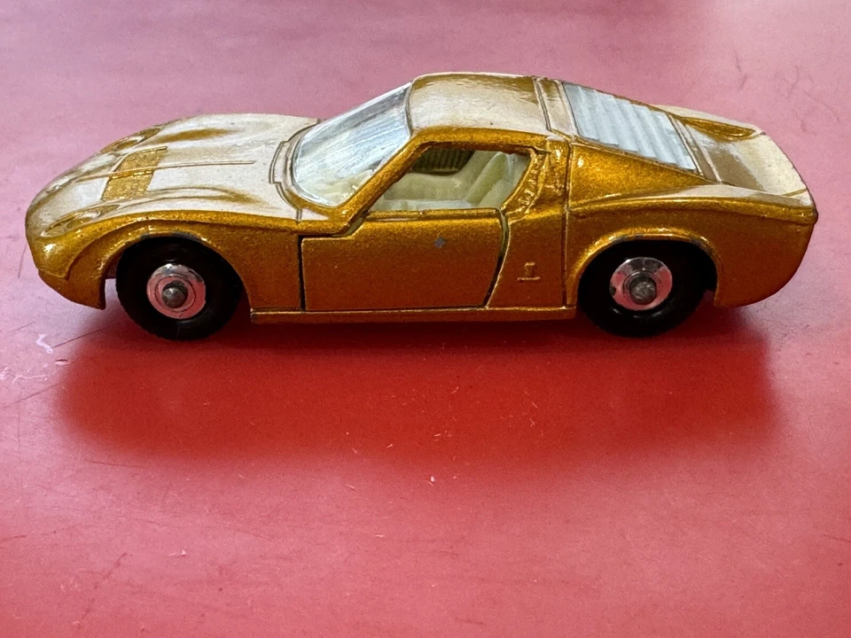 火柴盒 #33 兰博基尼 Miura,金色油漆,普通车轮。 近乎完好。 — 第 2/4 张图片