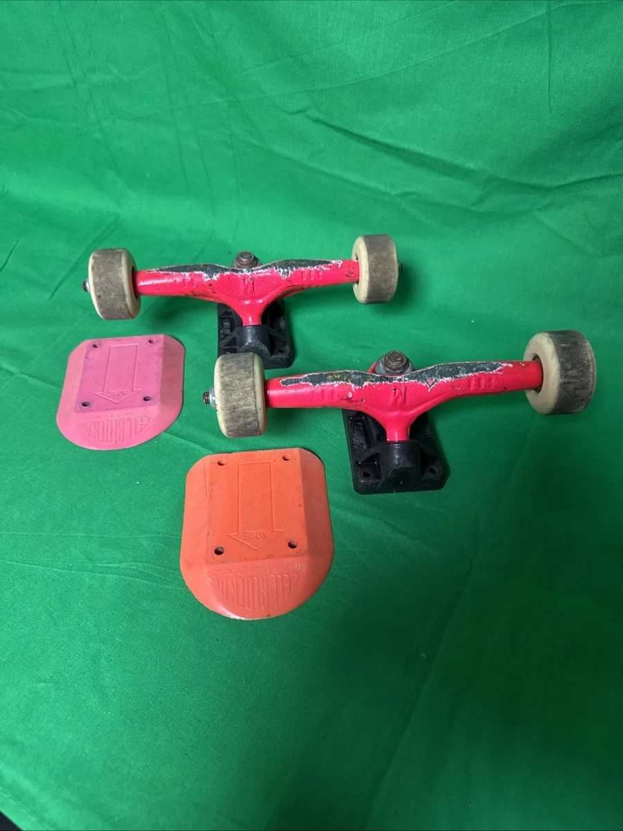 Vintage skateboard truck gullwing skate deck board old