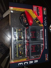 Burago 1/43 Oracle Red Bull Racing Formula One F1 Course Pit Crew Diecast Car GP