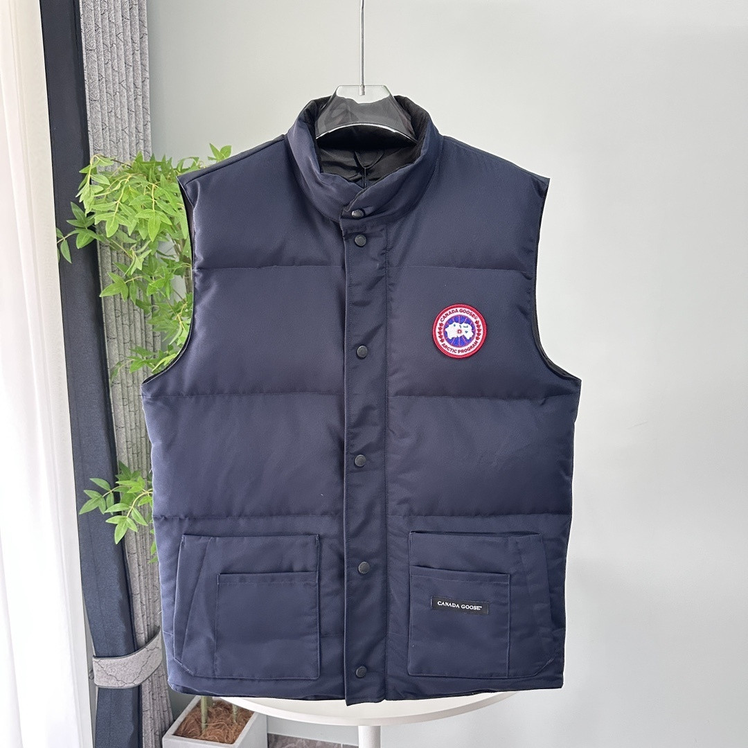 Canada Goose Freestyle Crew Navy blue down vest size XXL Slim fit