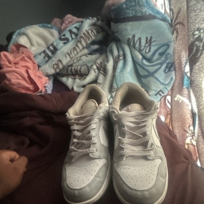 Nike Men s Gray/White Low Top Lace-Up Athletic Sneaker Shoes