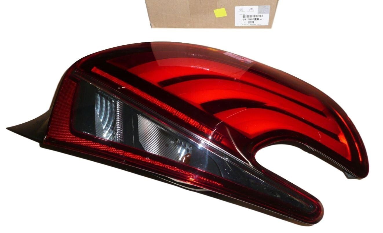 Feu arrière droit Peugeot 208 Facelift 9825601180 en plastique ABS