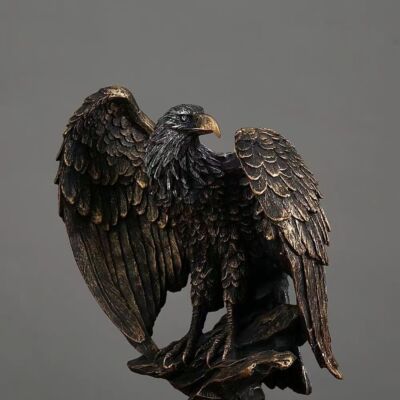 Eagle statue ornament