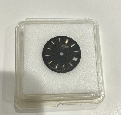New Genuine Ladies Seiko 7N82-0611 Black With Gold Marking Dial