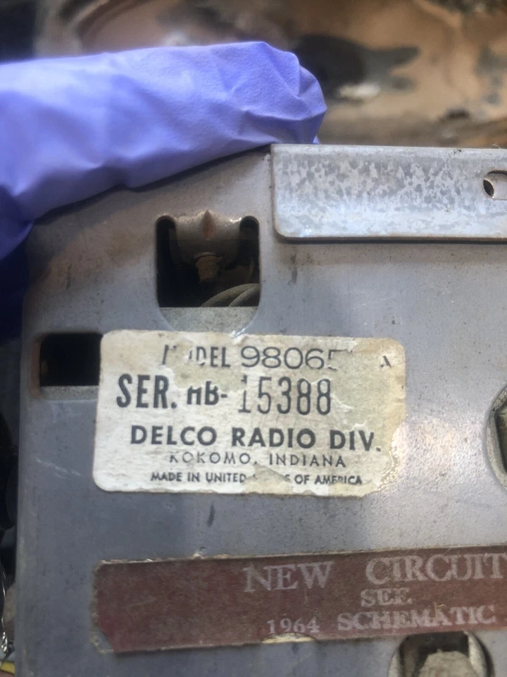 Buick Lesabre 1963, Wildcat Sonomatic radio pulsador am con perillas y altavoz Foto 4 de 4