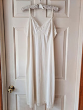 Vintage Vanity Fair Lace Trimmed Full Slip Ivory Sz 38/28 Nylon Lingerie