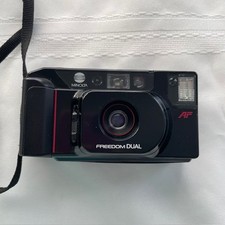 Minolta Freedom Dual AF 35mm Film Point and Shoot Camera with strap
