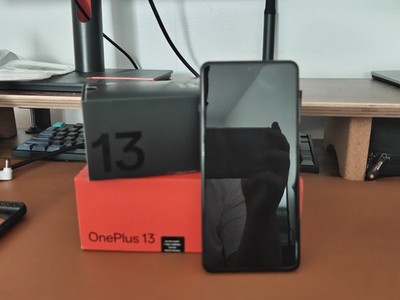 OnePlus 13 -16GB RAM-512GB Storage Eclipse Black. Unlocked. 