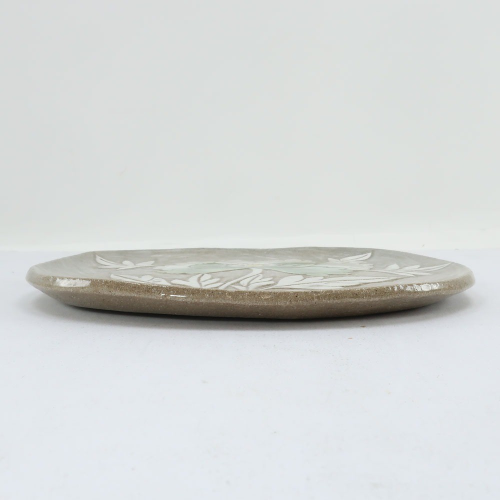 Karatsu Mishima scraped peony design plate by Nakazato Tarouemon XIII Tablew...