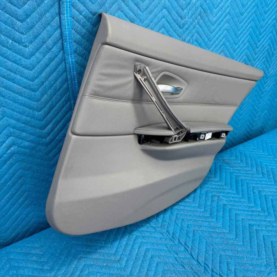 2006–2011 BMW 325i Rear Right Door Panel OEM 51427217580 - Image 4 of 4
