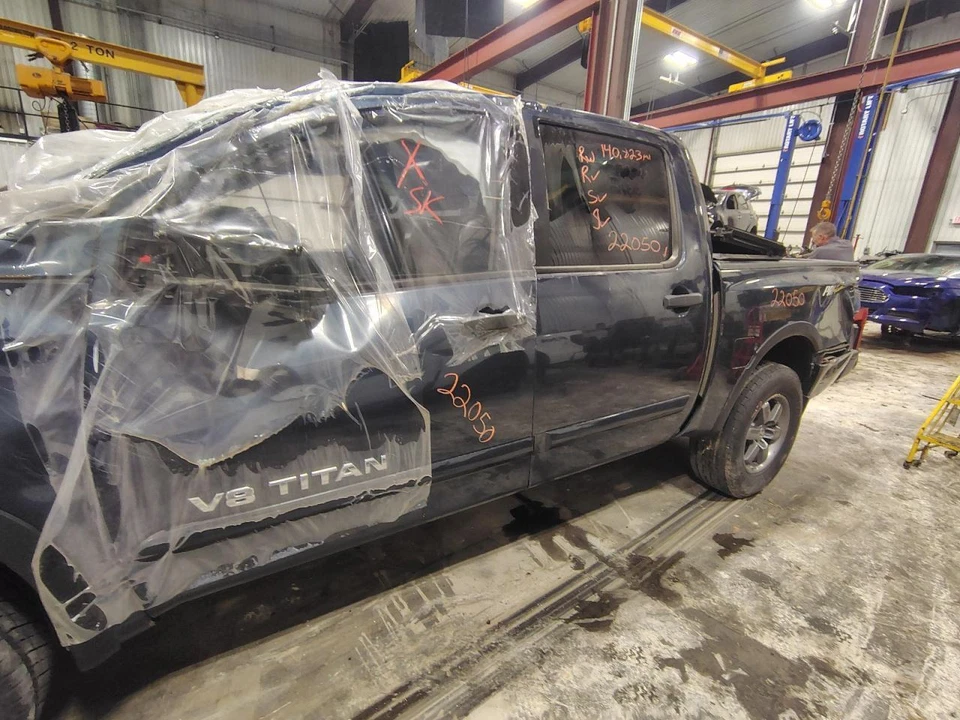 10 - 15 NISSAN TITAN Alternator E856413 - Image 2 of 4