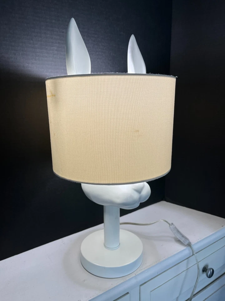 Lámpara de mesa/luz con pantalla de tambor Pillowfort PEEK-A-BOO oculta conejo funciona Foto 3 de 4