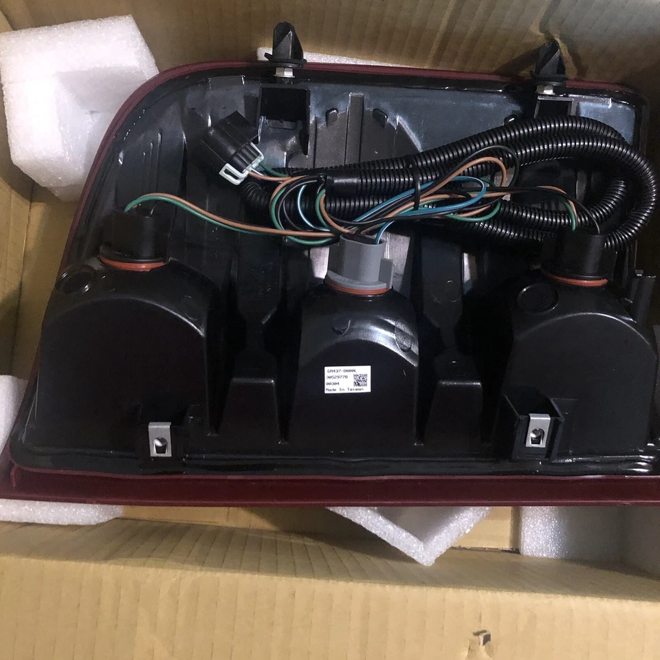 Luz trasera para Chevrolet Silverado 1500 2007-2013 y 07-10 Silverado 2500 HD LH Foto 2 de 4