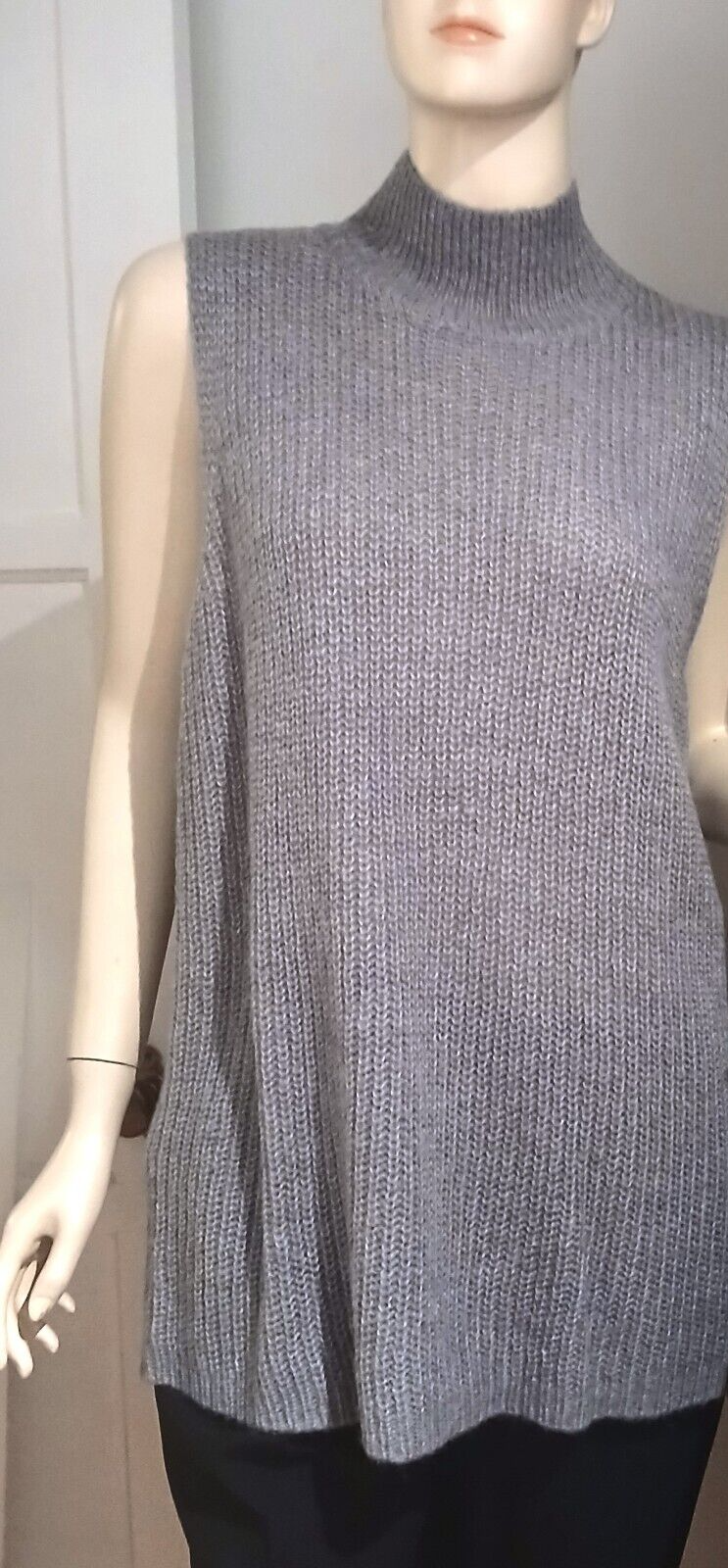 French Connection Women's Gray Turtleneck Sleeveless Sweater Top Sz. Large