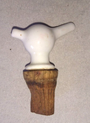 ALTER KAPPEN DOSIERDÜSE AUSGIESSER WEISSWEIN FLASCHE PORZELLAN DEUTSCHLAND 1930