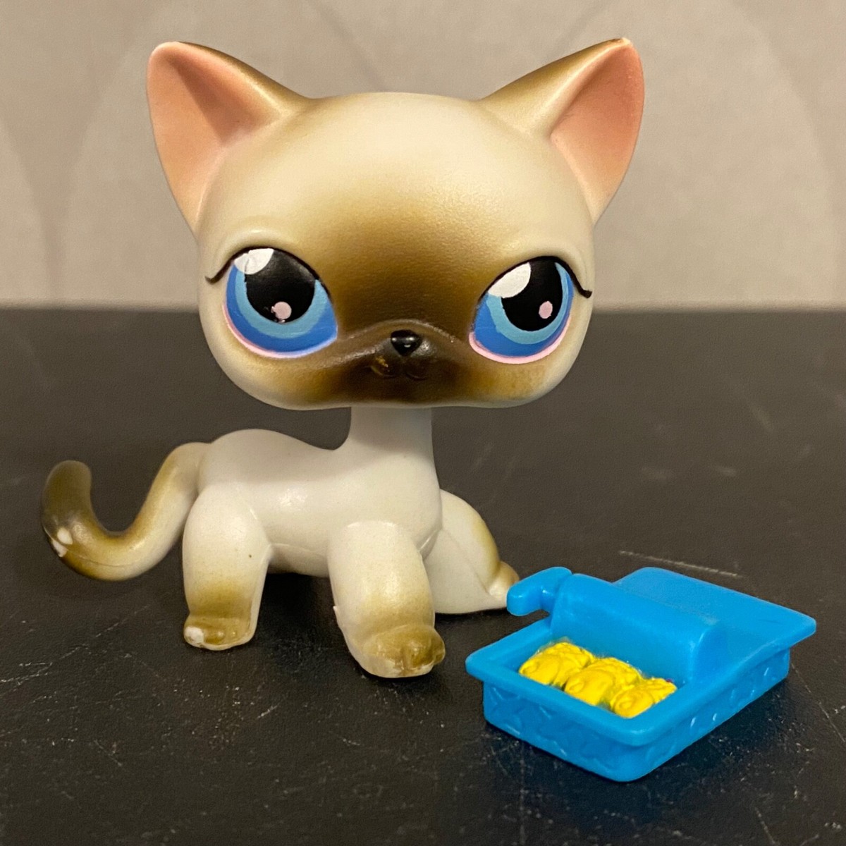 Authentic Littlest Pet Shop #5 White siamese shorthair cat