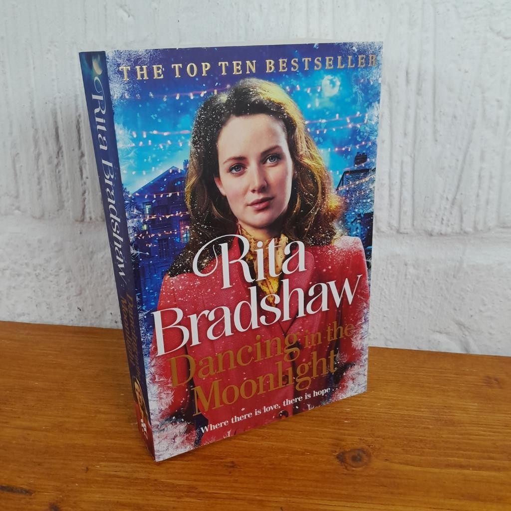 Dancing in the Moonlight — Rita Bradshaw Paperback