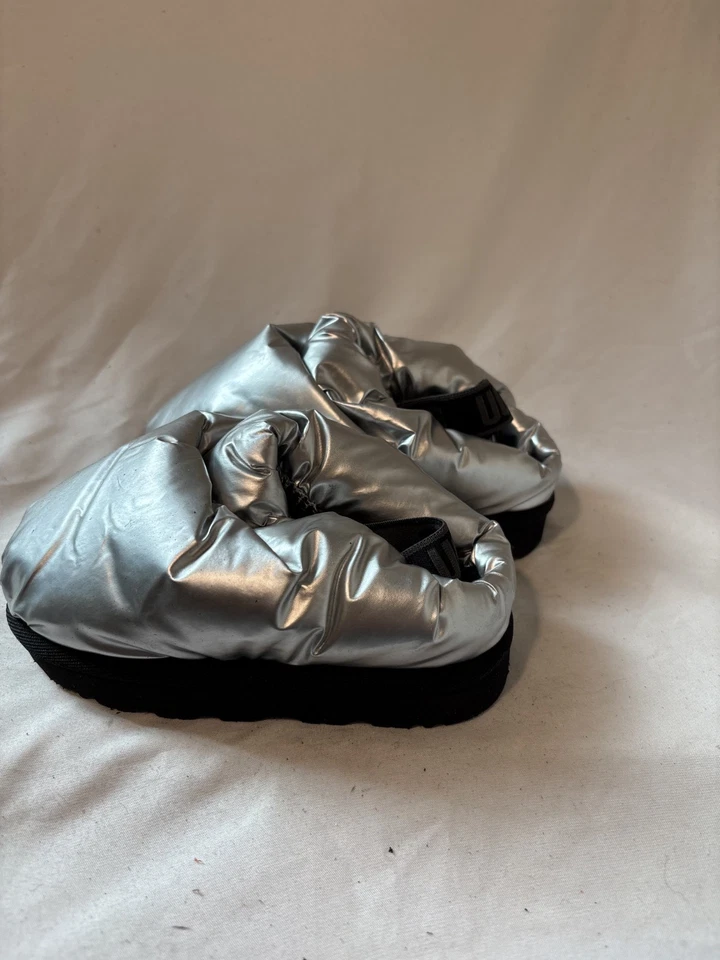 UGG Toddler Puff Slipper Slip On Silver Size 7 Brand New - Image 4 of 4