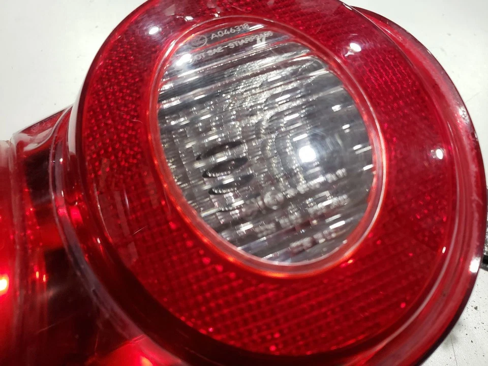 Lámpara de luz trasera derecha - Smart Fortwo Brabus Conv 2011 - 08-16 OEM A4518200664 Foto 4 de 4