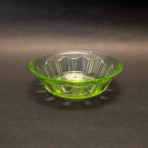 Vintage Anchor Hocking Banded Rings Green Uranium Glass Berry Bowl 4" Glows UV