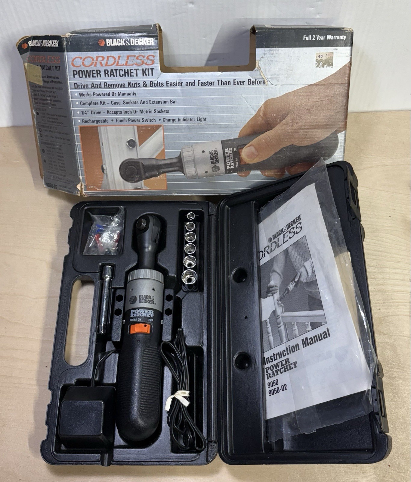 Black & Decker - Cordless Power Ratchet Kit - 9050 Tested, working, & complete