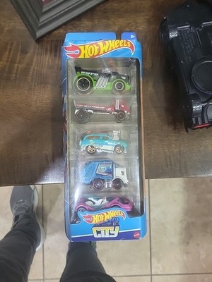 Mattel Hot Wheels City 5 car Truck Set NEW Factory Sealed HFV89 2021