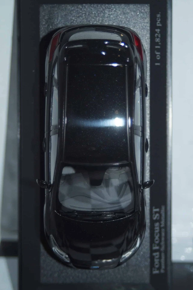 Minichamps Ford Focus ST 2011 black 5 Door 400 081000,1:43 Diecast - Image 2 of 4