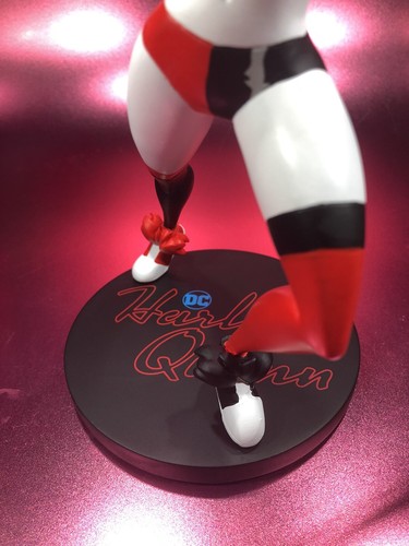 Harley Quinn Show Statue Sold Out Exclusive - Picture 9 of 11