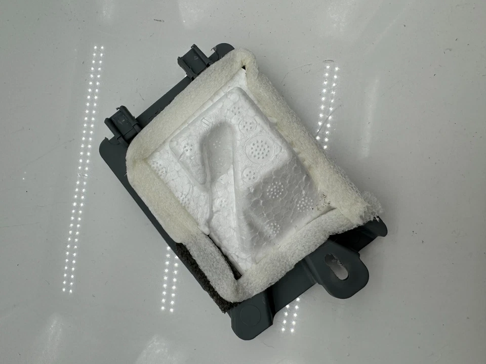 Conjunto de cubierta de tubo de filtro de refrigerador Samsung DA97-08413B (GRIS) (GRIS) Foto 2 de 2