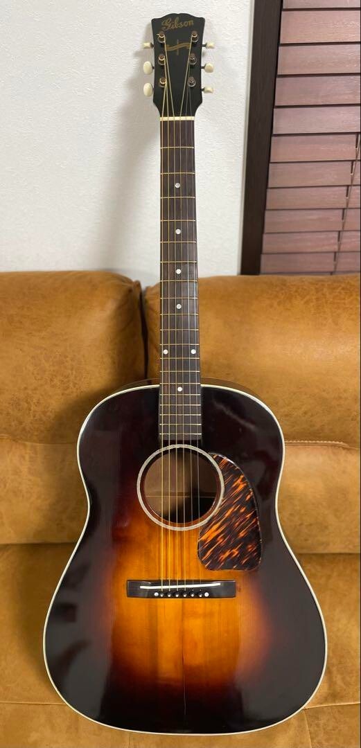 Image of Ultra Vintage Gibson J-45 1943 Banner Logo Guitar From JAPAN