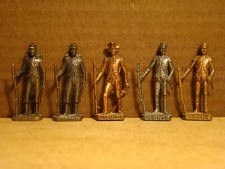 KINDER - 5 Personnages divers