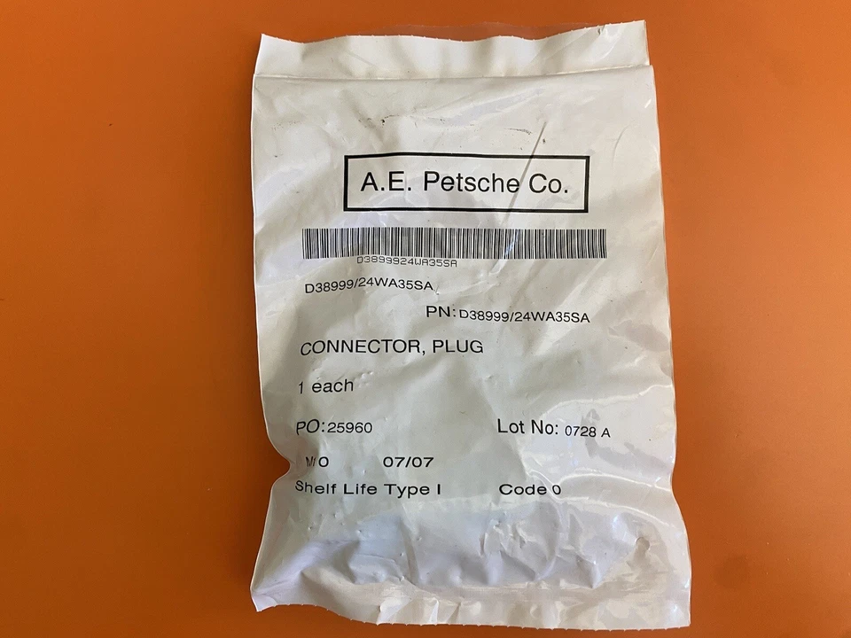 Souriau Circular MIL Spec Connector 6P D38999/24WA35SA - Image 2 of 4