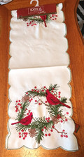 Christmas Red Cardinal Wreath Embroidered Table Runner Linen 14 X 72 Trends New
