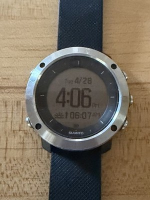 Suunto Traverse GPS Bluetooth Running Watch Black Silver with Charging Cable