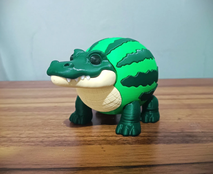 Figura Glorbo Fruttodrillo – Cocodrilo Sandía, Meme Viral Italiano, Impresión 3D Con Bioplástico, 9x13 Cm, Coleccionable Para Fans Del Humor Absurdo