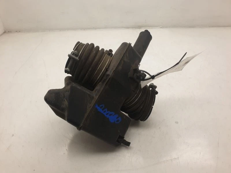 2004 LEXUS RX330 AIR CLEANER RESONATOR TUBE ASSEMBLY  - Image 4 of 4