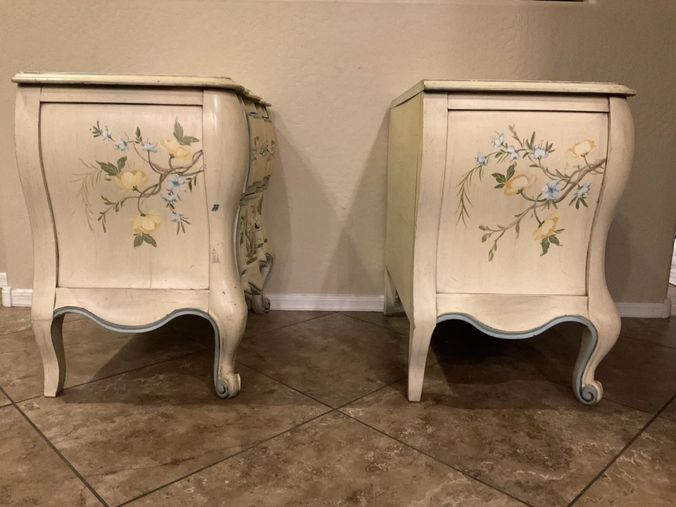 Francés provenzal, mesitas de noche, mesa auxiliar, pintado y firmado a mano Foto 3 de 4