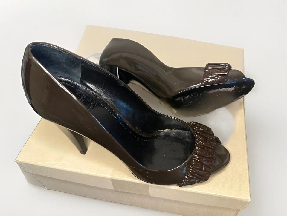 Auténticos Zapatos Burberry Gris Marrón Charol Punta abierta Talla 38.5 EE. UU. 8 Caja Certificado de Autenticidad Foto 4 de 4