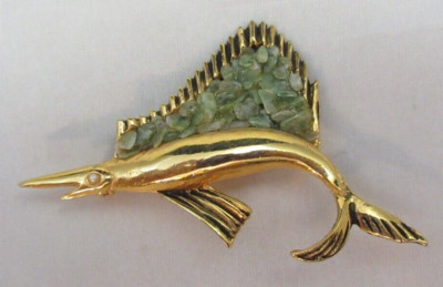 Vintage Adventurine? Chip Swordfish Brooch Pin Gold Tone Faux Seed Pearl Eye