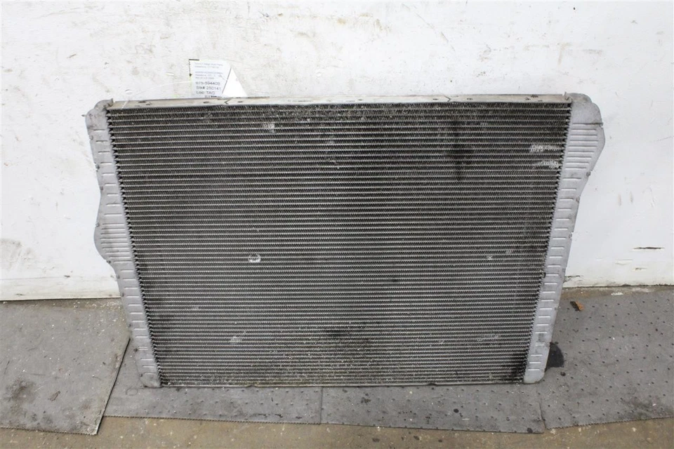 RADIATOR BMW 545i 650i 760i 645i 550i 745i 2002 02 03 04 05 06 07 08 09 1393307 Foto 2 de 4