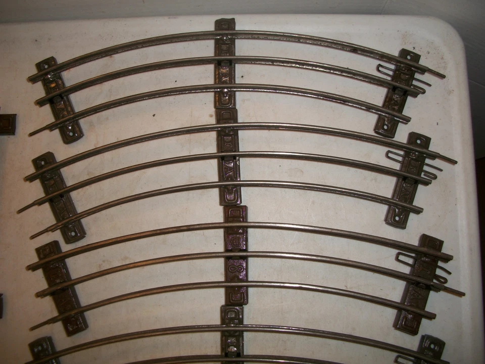 MARKLIN PREWAR NO. 1 GAUGE 3 RAIL DOUBLE PRONG 3 STRAIGHTS AND 6 CURVE TRACKS - Image 3 of 4