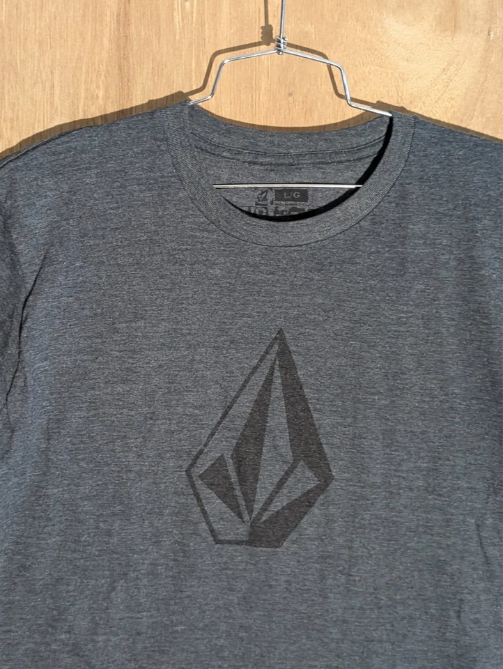 volcom shirt mens size L crew neck short sleeve logo dark gray - Image 4 of 4