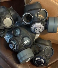 CANADIAN MILITARY GAS MASK VINTAGE *@*