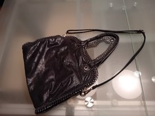 fashion bag Handtasche Schwarz Henkel Schultergurt Riemen Kette neu