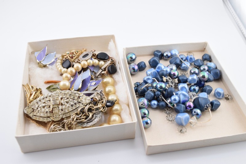 Vintage Jewelry Repair Lot incl. Crown Trifari Brooch